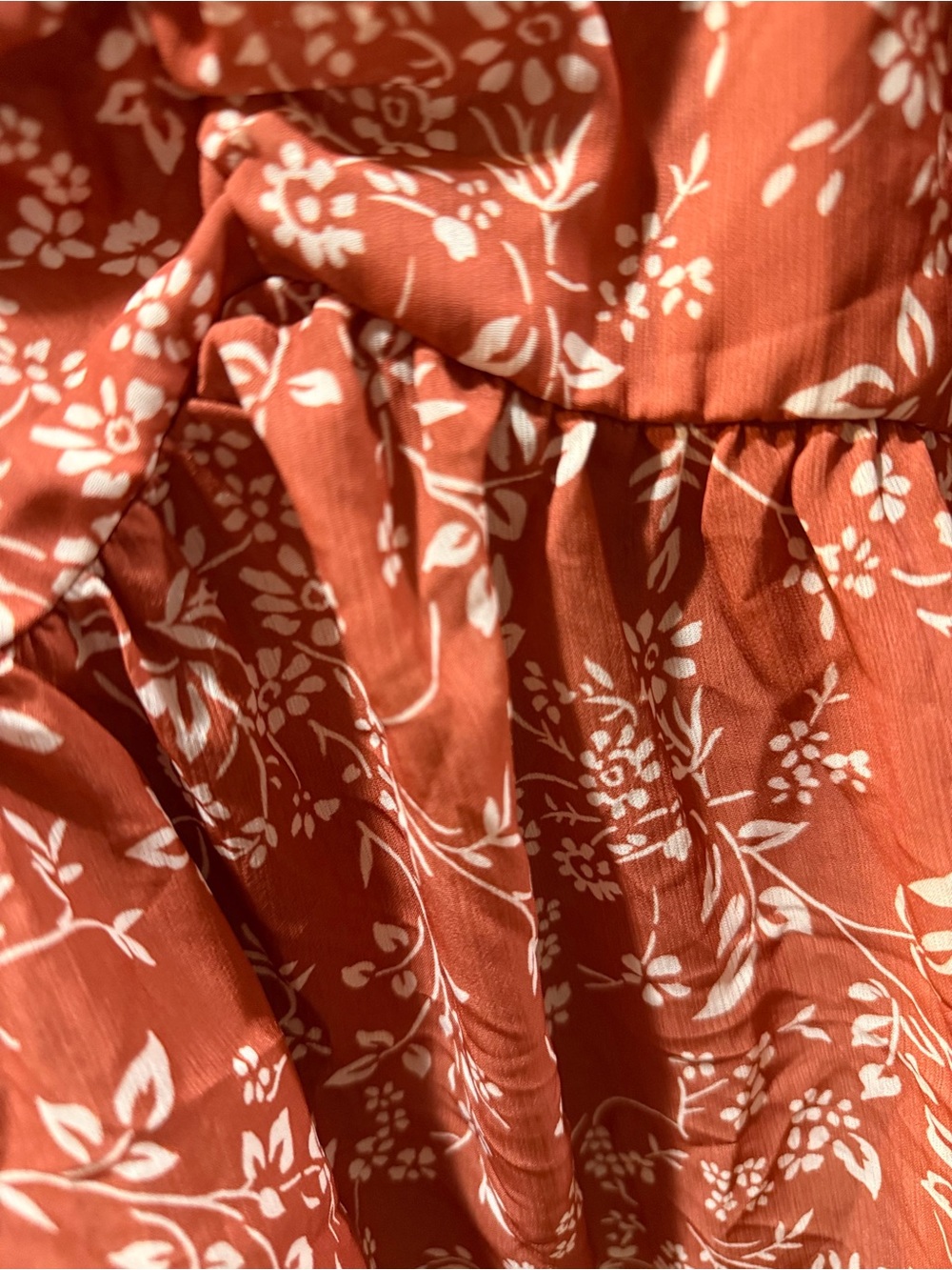 Cupshe‎ Rust Floral Ruched V-Neck Peasant Blouse - Picture 3 of 4